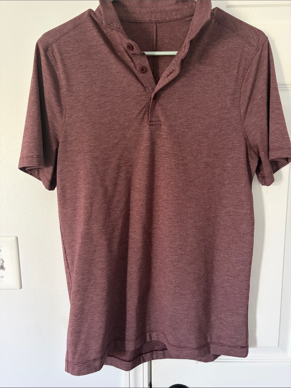 lululemon athletica Men's Short Sleeve Henley Polo - Maroon Heather